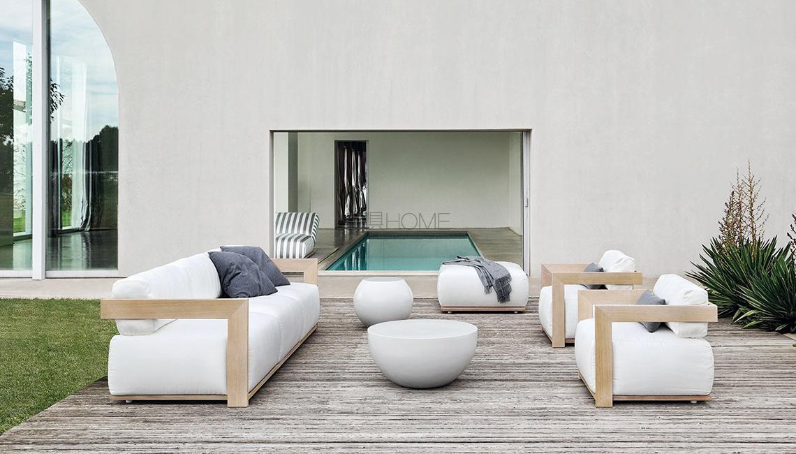 CLAUD POLTRONE E DIVANI 茶幾