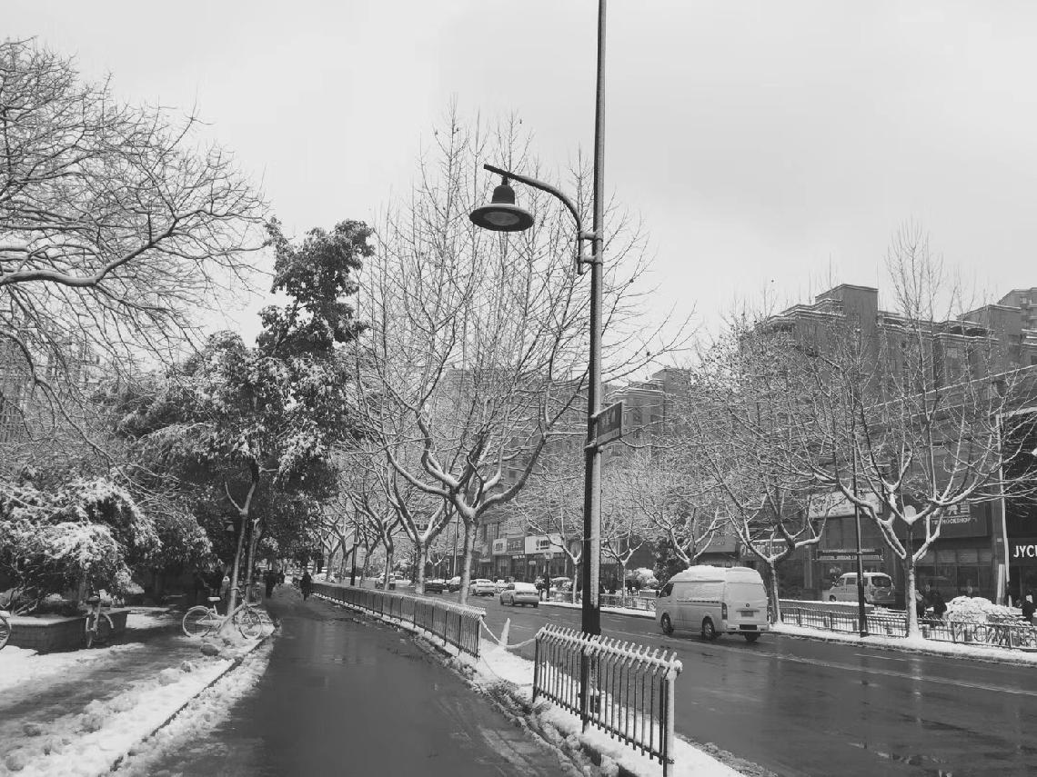 看窗外銀裝素裹，享室內(nèi)溫暖如春