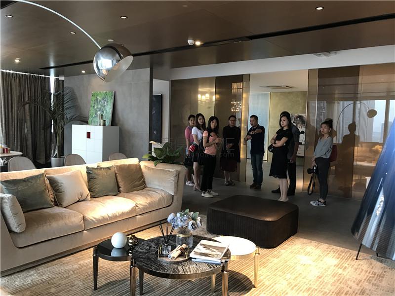 意俱受杭州跨境電子商務協(xié)會考察指導，分享意俱創(chuàng)新模式優(yōu)勢