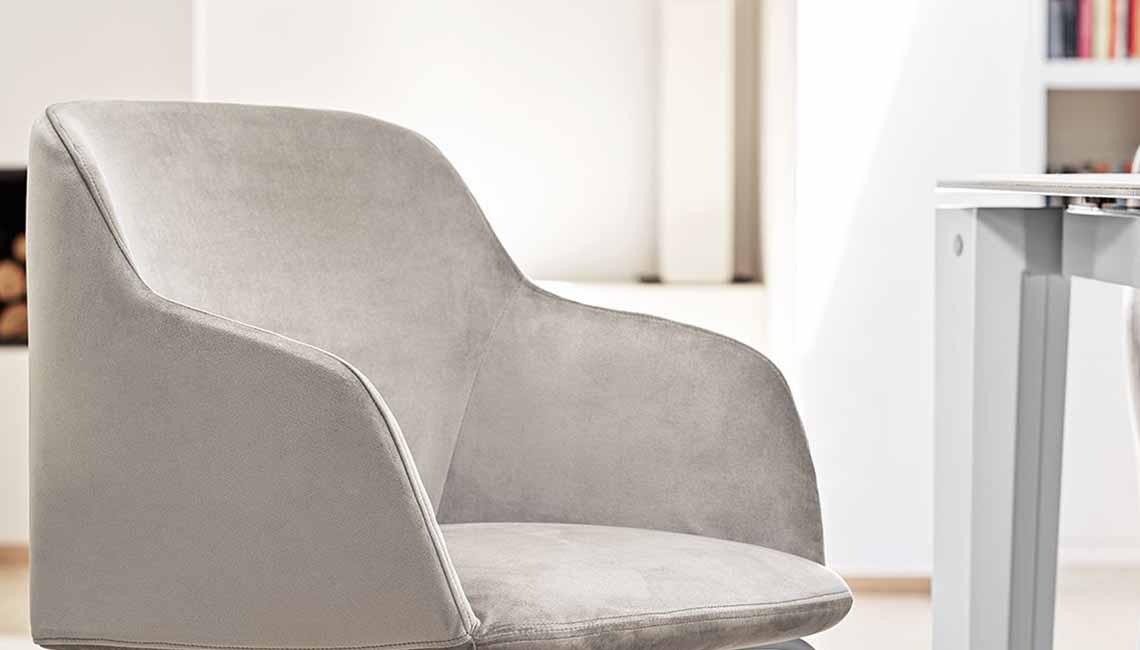 Swivelling armchair旋轉(zhuǎn)扶手椅