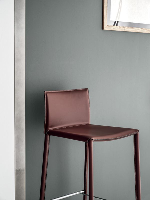 LINDA BARSTOOL 吧椅